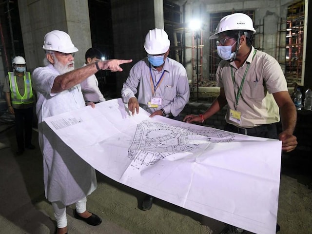 Prime Minister Narendra Modi made a surprise visit to the central vista site for an inspection recently. (Image: News18)