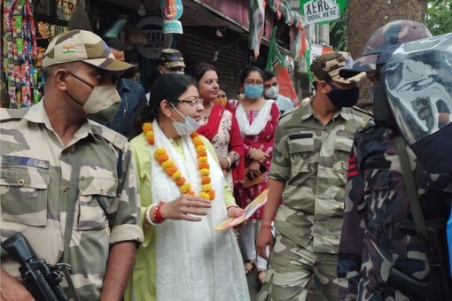 Priyanka Tibrewal met locals and attempted to project herself as one of them since she was born and raised in Bhabanipur.