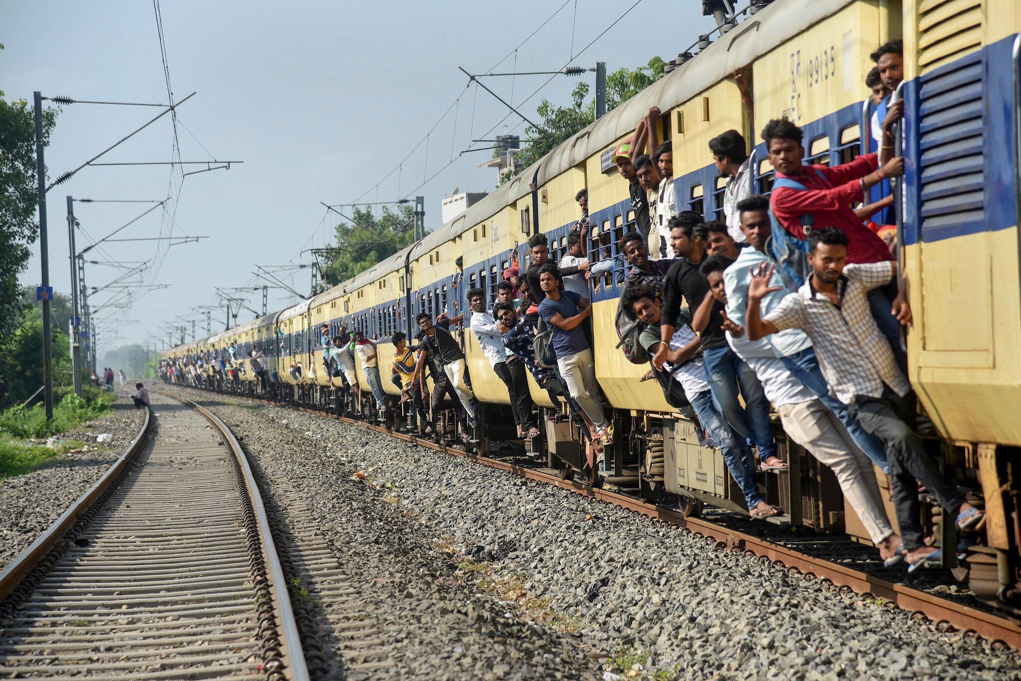 Bharat Bandh Today Traffic Hit Trains Stopped During Nationwide Farmers Strike Against Centre 8575