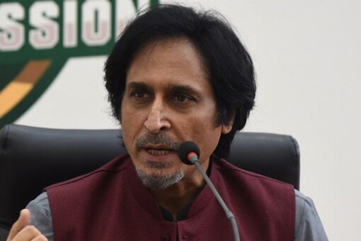 Ramiz Raja wants the national team to play cricket fearlessly.  (AFP photo)