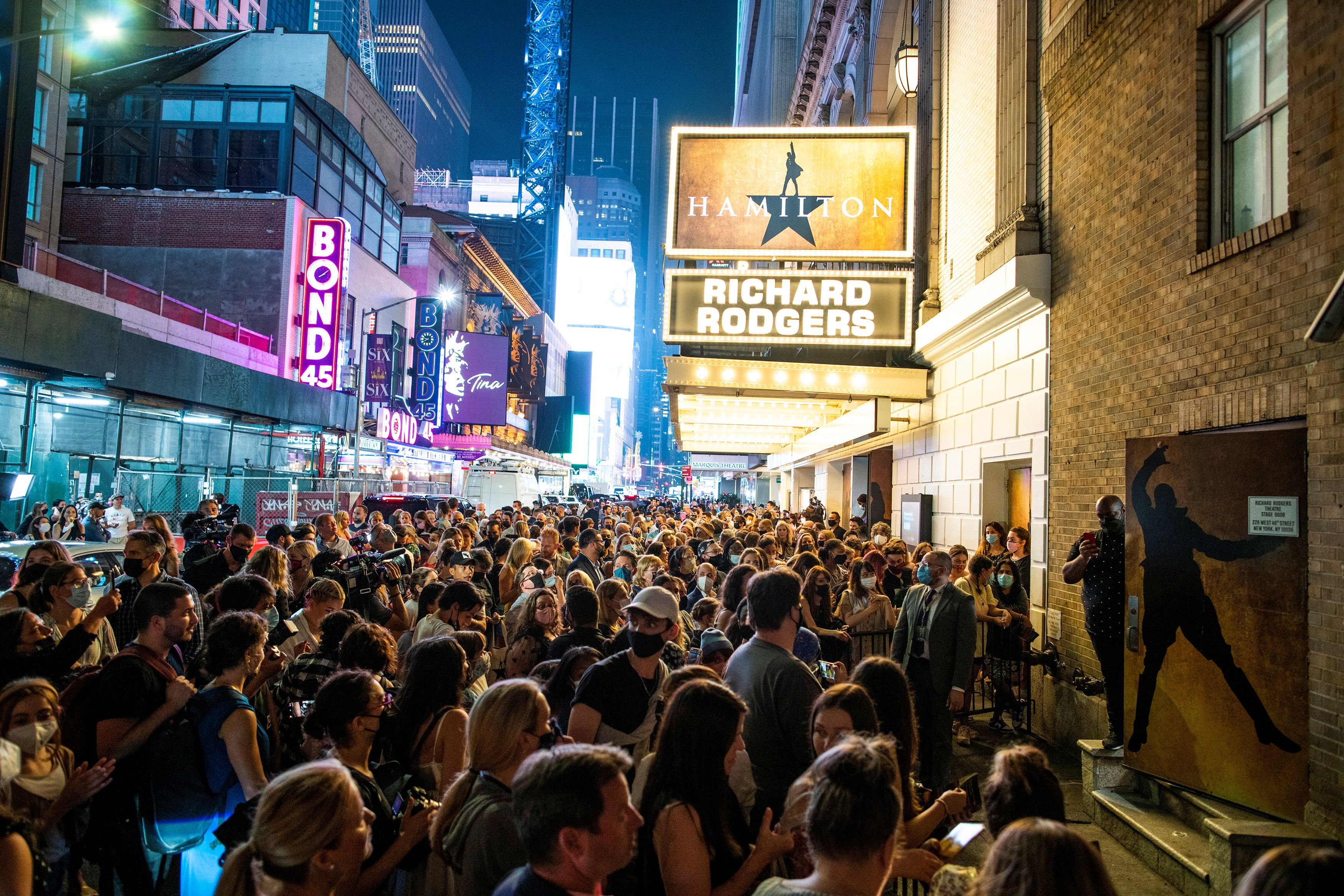 In Photos Broadway Shows Reopen To Manhattan s Live Audience After in-photos-broadway-shows-reopen-to-manhattan-s-live-audience-after
