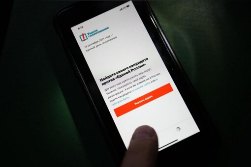 The app Smart Voting is displayed on an iPhone screen (Image: AP)
