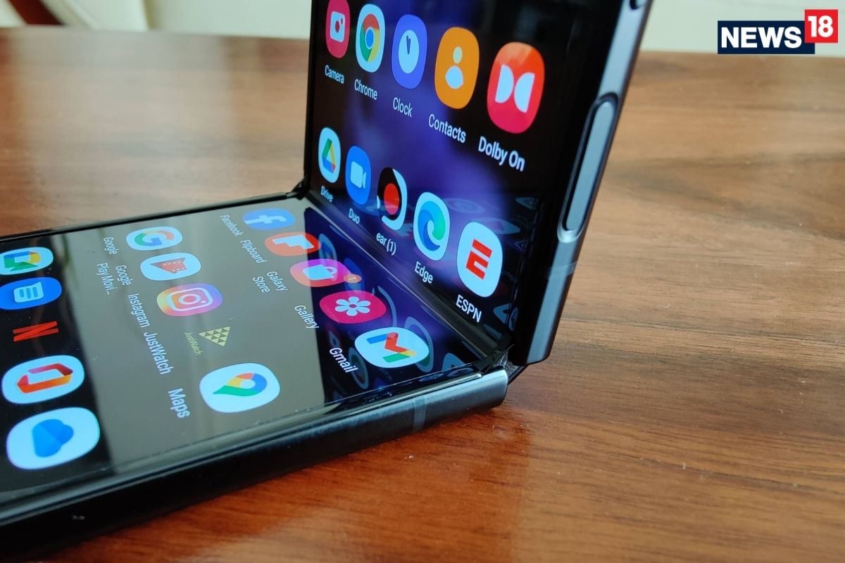 Samsung Galaxy Z Flip3 5G Review: A More Approachable Foldable