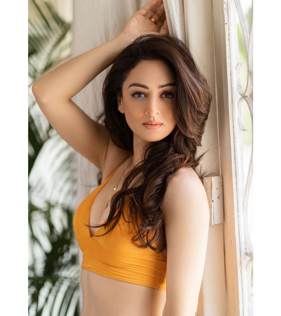 Sandeepa Dhar oozes sexiness in the yellow crop top.