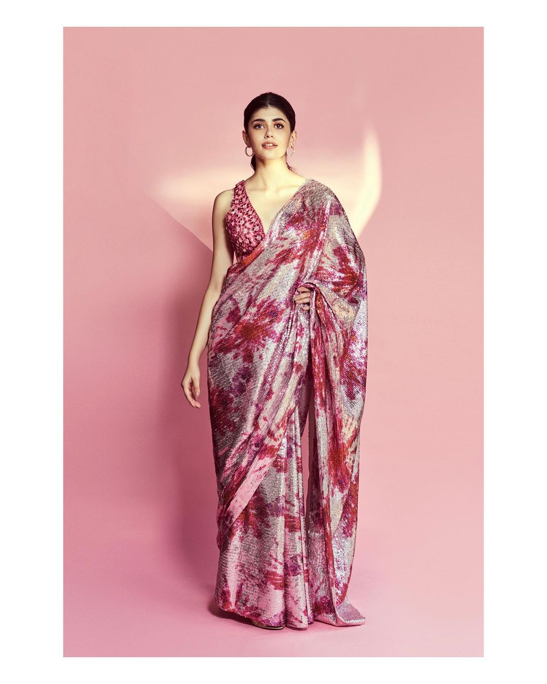 Sanjana Sanghi looks elegant in the sequinned saree. 