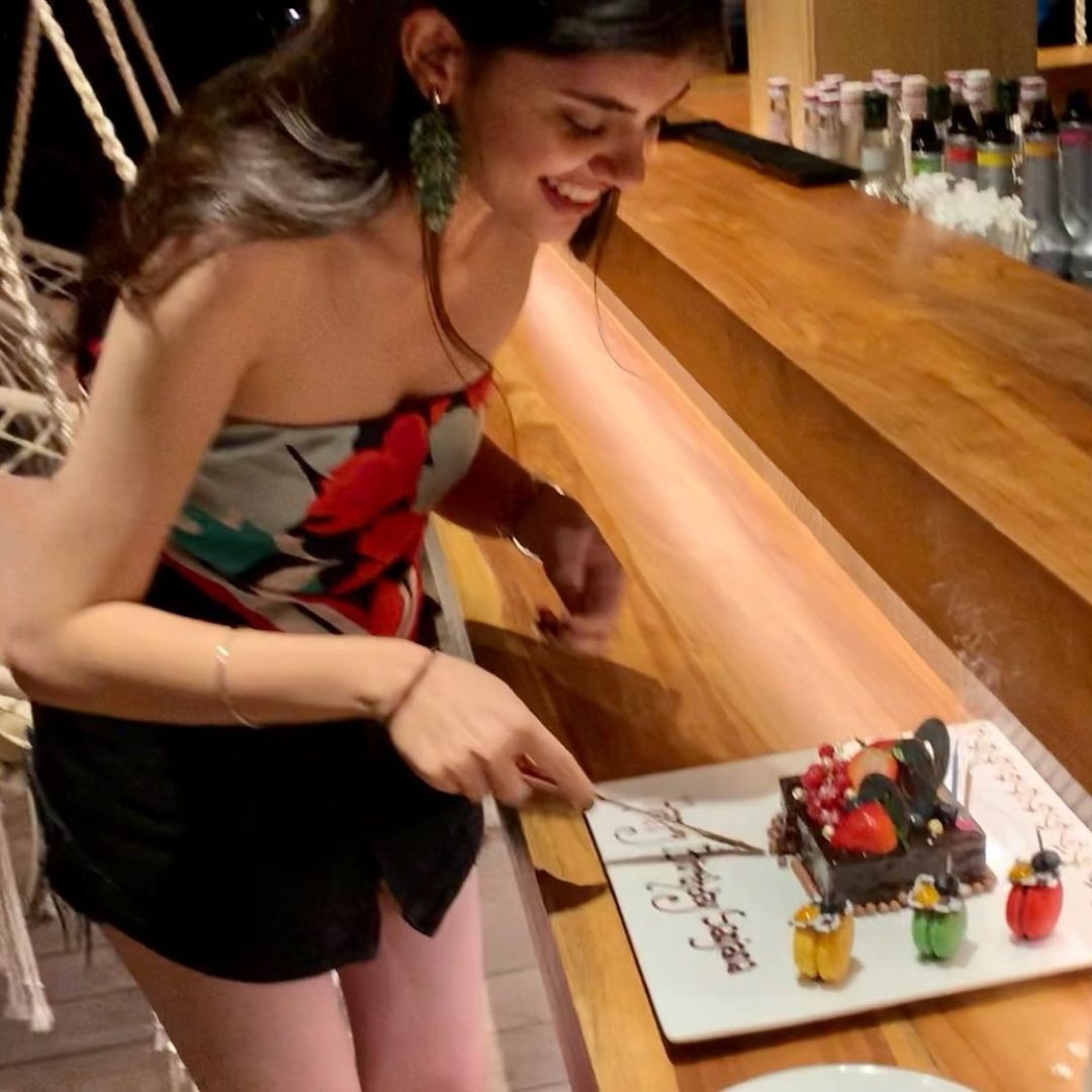 Sanjana Sanghi cuts her birthday cake. 