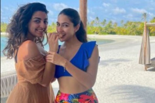 From strolling, cycling to jet skiing, Sara Ali Khan is doing it all. In the clip that she shared on her Instagram, she can be seen enjoying jet skiing with her friends Sara Vaisoha and Kamya Arora. 