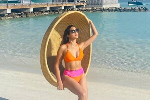 Sara Ali Khan Sets Internet On Fire With Her Vibrant Bikinis, See The Diva Flaunt Her Toned Body