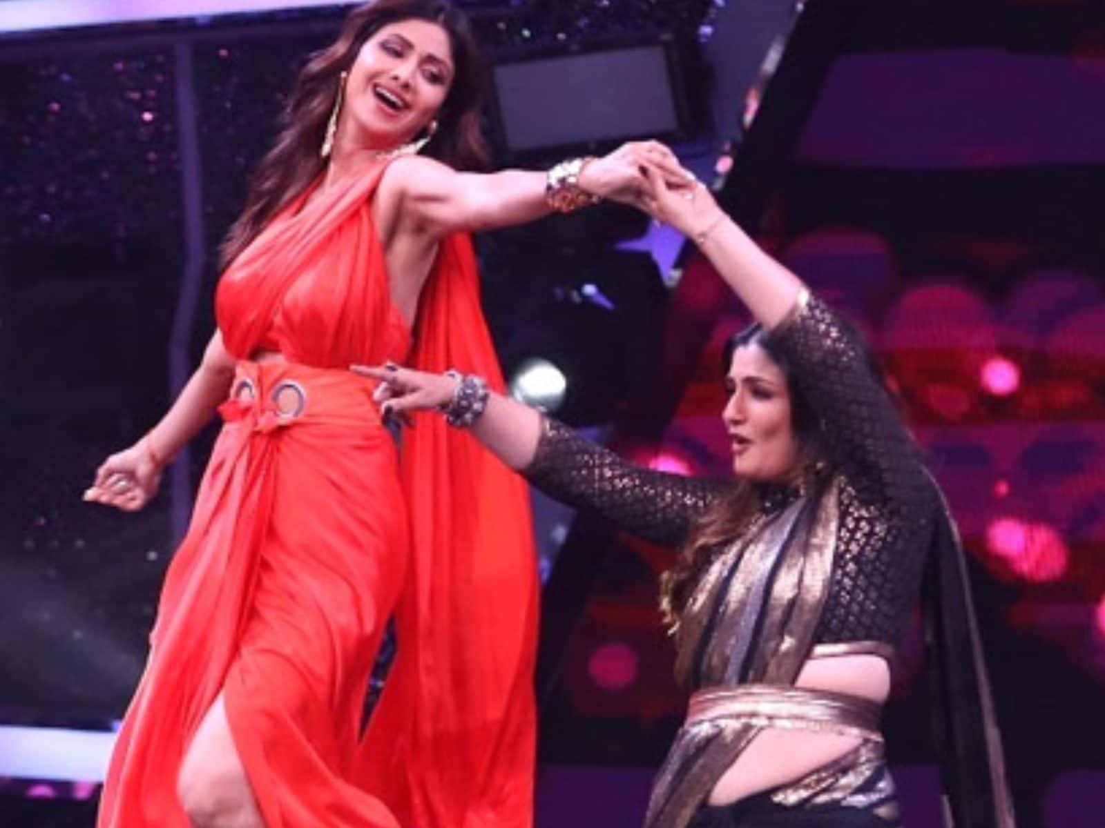 Porn Raveena Tandon - Raveena Tandon Holds Shilpa Shetty in Arms As They Groove to Chura Ke Dil  Mera on Super Dancer 4 - News18