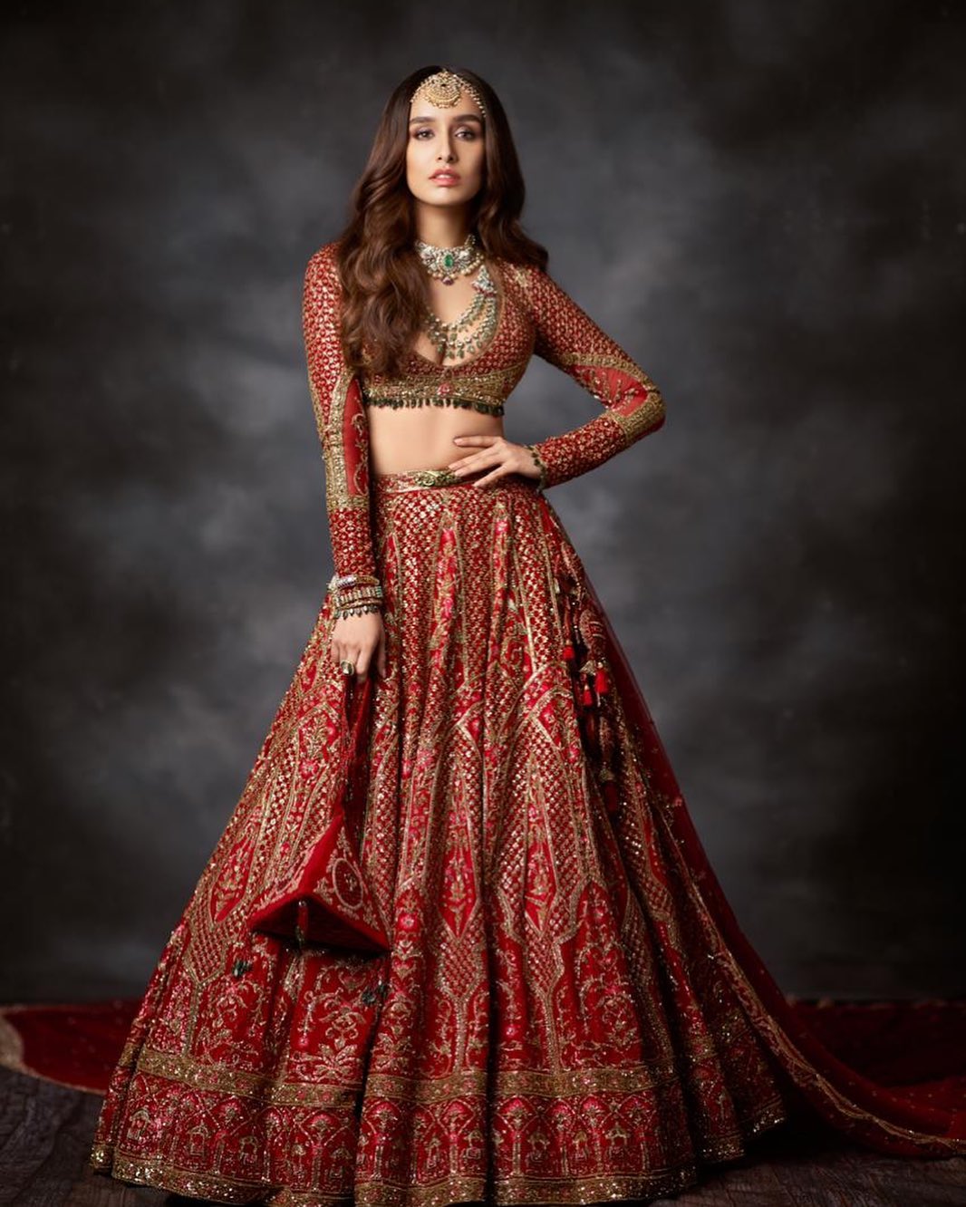 Shraddha Kapoor looks gorgeous in the red and golden lehenga. 
