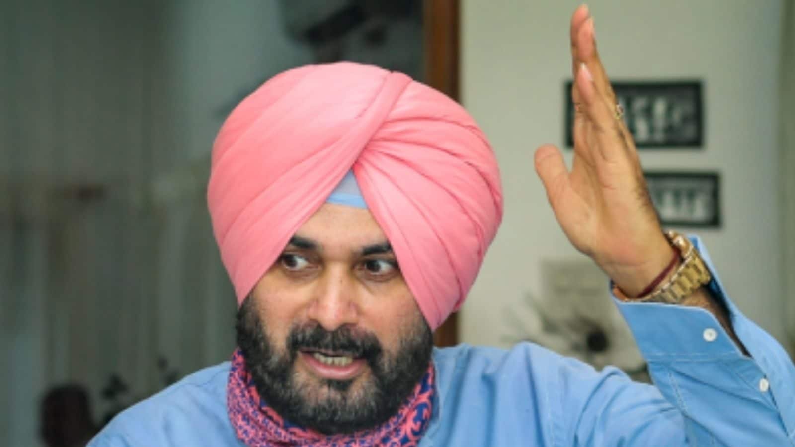 ‘Stick to Real Issues’: Sidhu Steps in as Twitter War Over Pak Scribe Aroosa Alam Muddies Political Waters in Punjab