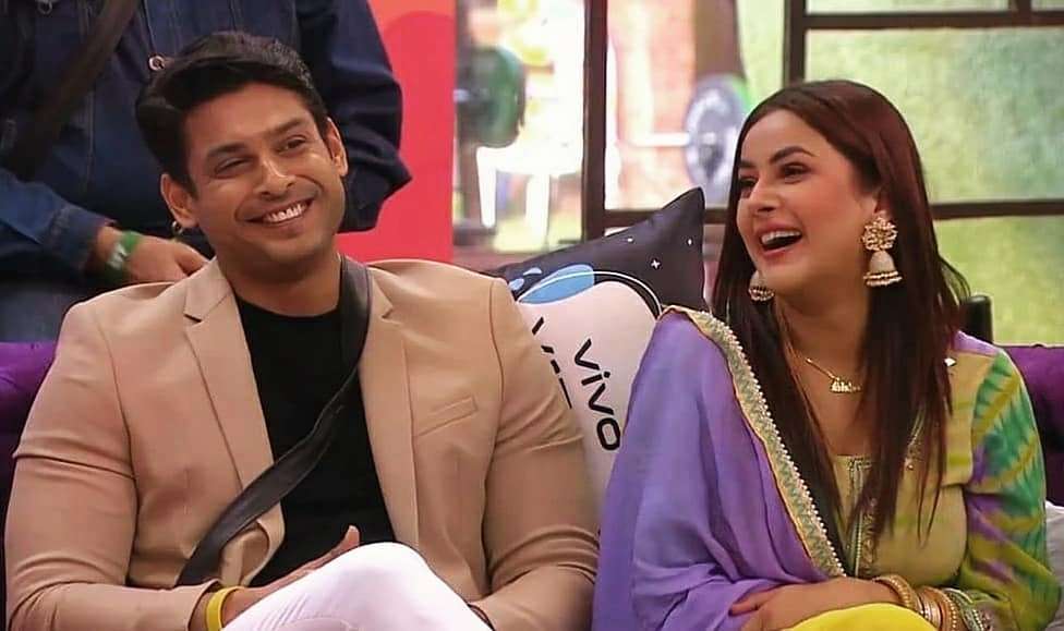 Sidharth Shukla and Shehnaaz Gill looking adorable during their Bigg Boss stint. 