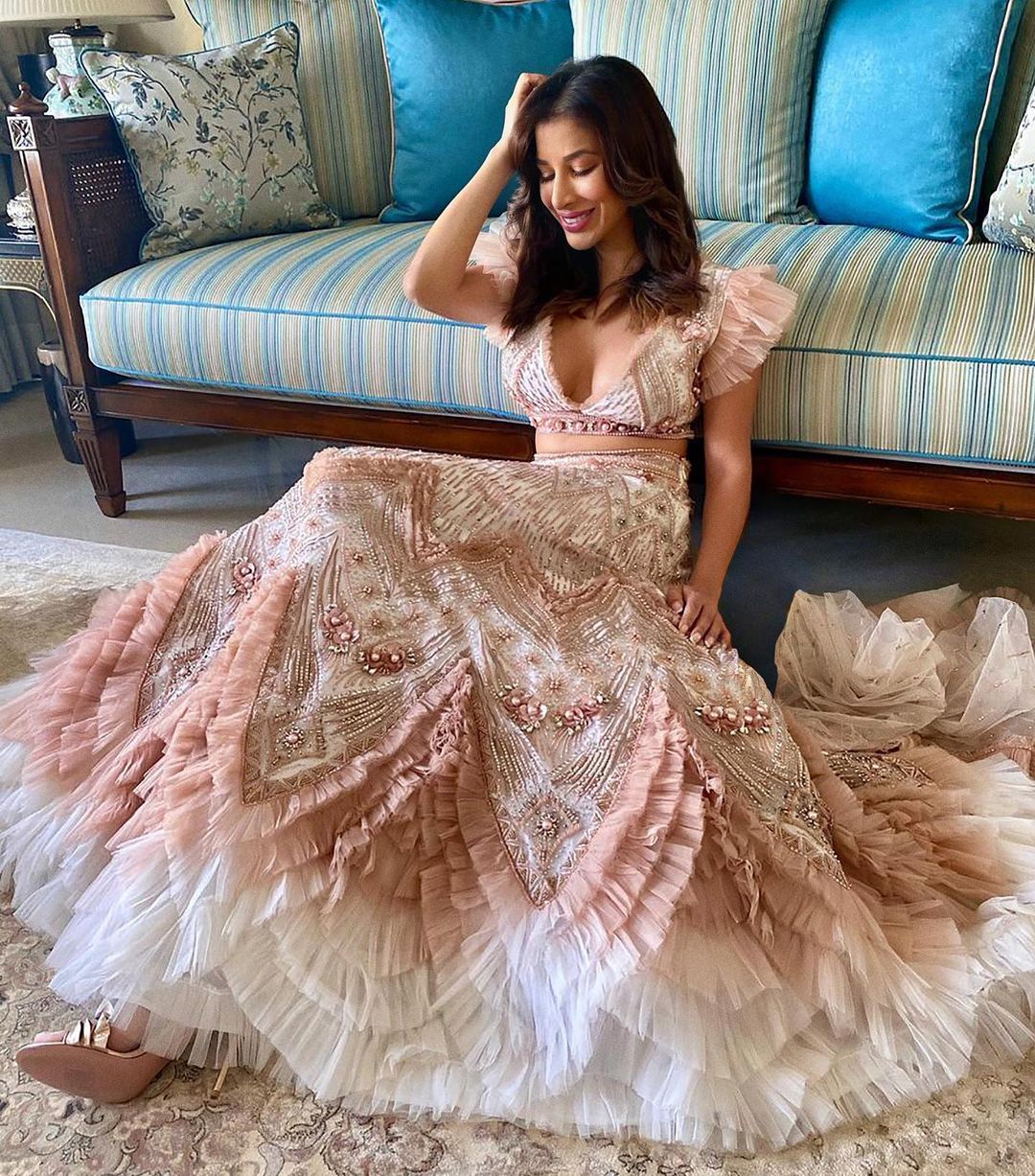 Sophie Choudry looks gorgeous in the dul-coloured feather lehenga.