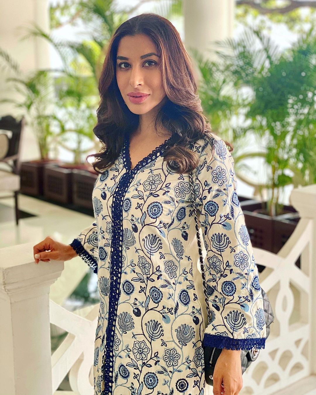 Sophie Choudry looks charming in the floral kurta.