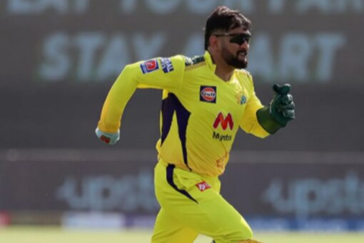 CSK captain MS Dhoni chases after the ball (IPL/BCCI)