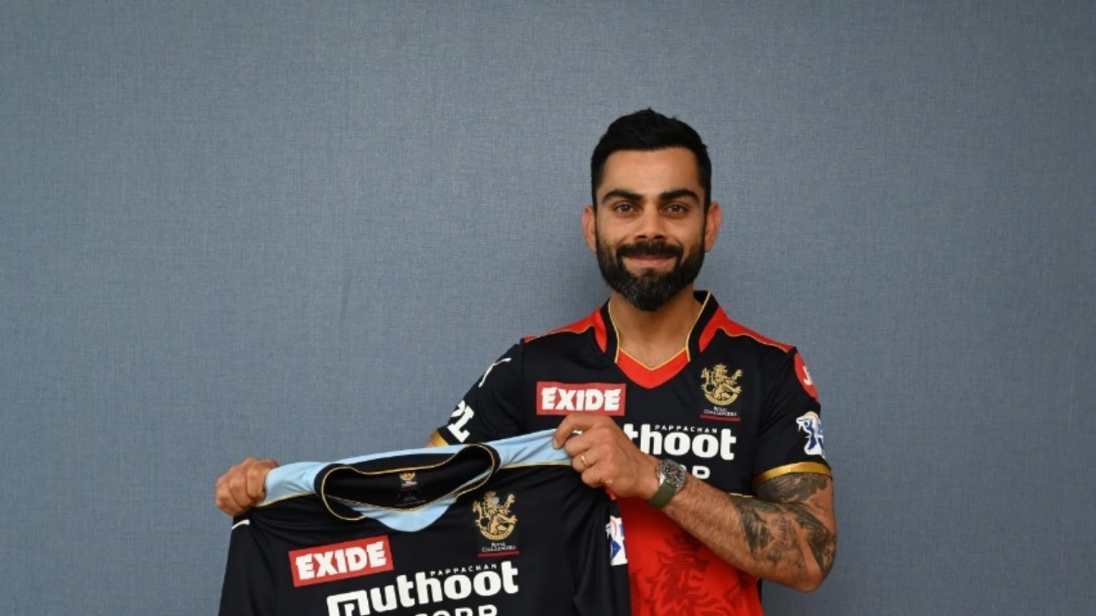 IPL 2021: RCB Unveil Blue Jersey to Pay Tribute to Frontline Workers -  News18