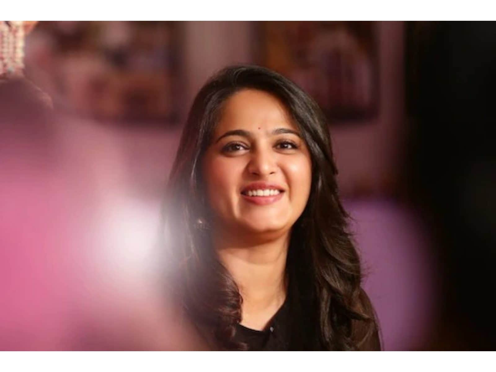 South Actress Anushka Shetty To Marry A Telugu Film Director: Reports -  News18