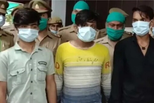 Another senior police officer told the media that the carpenter’s son during his visit used to recce the house. 