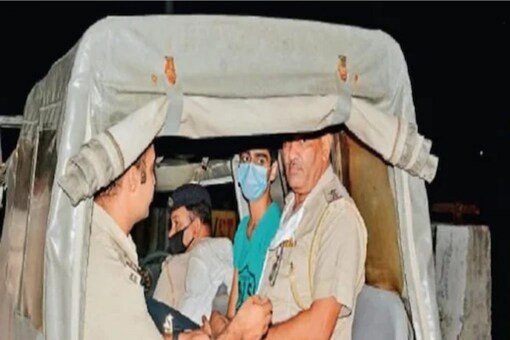 पुलिस ने बताया कि अभिषेक लंबे समय से इस हत्या की योजना बना रहा था।