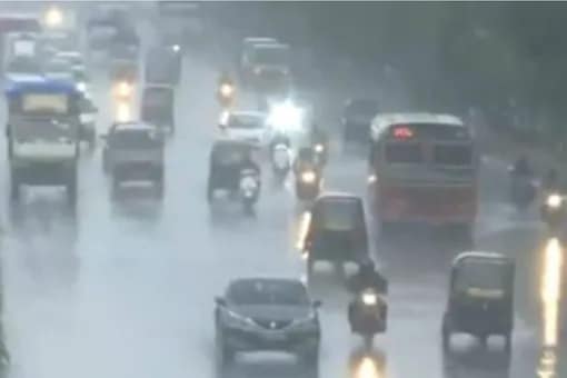 In September 2010, 332.9 mm rainfall was recorded in Delhi through the month.