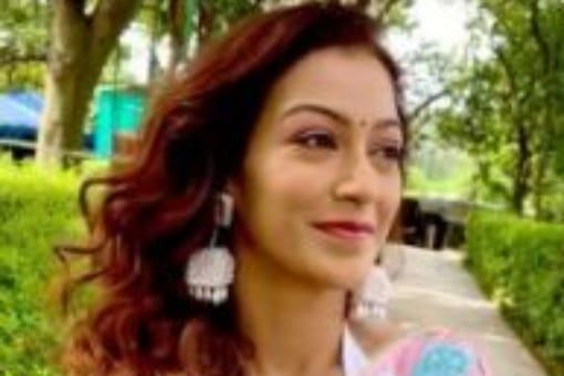 Actress Sunaina Fozdar shared a video on Instagram, in which she is seen in her pink sari on Shershaah's song Ratan Lambiya.