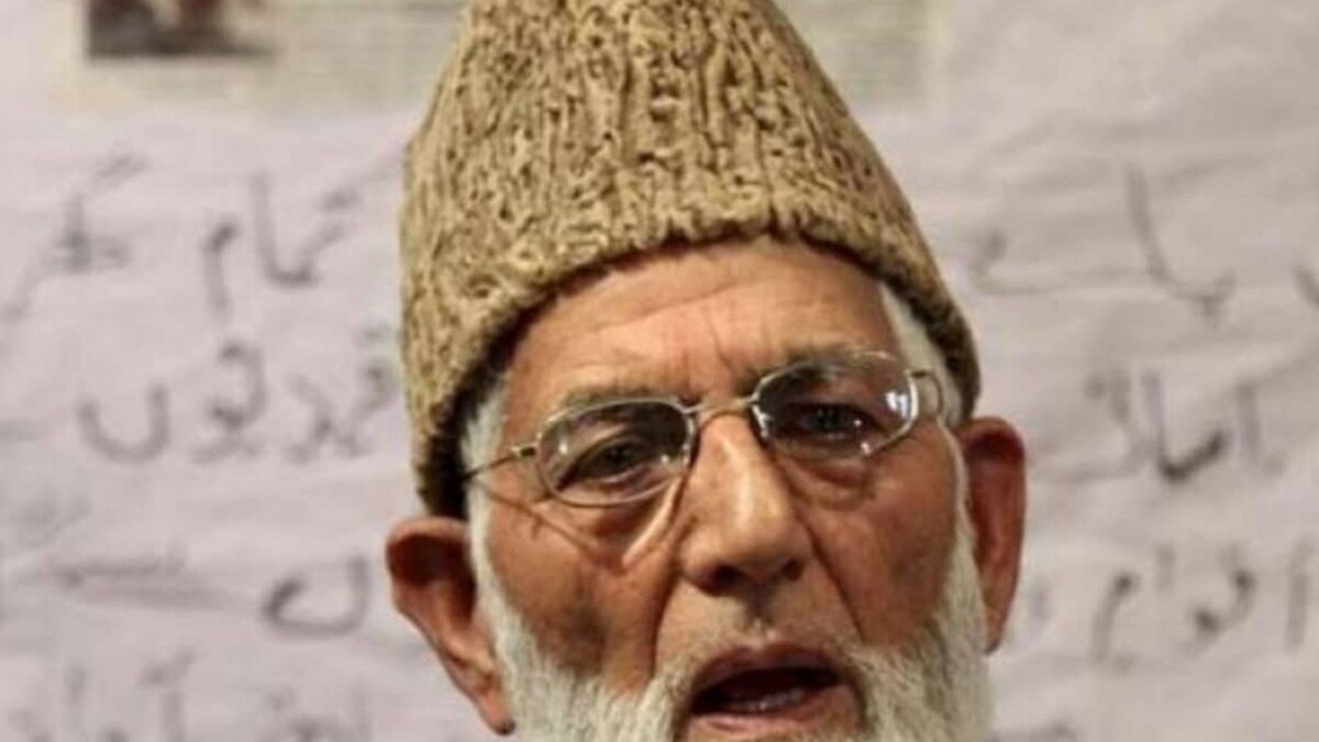 'False Propaganda to Incite Violence': Armed With Videos, J&K Police Refute Claims of 'Disrespect' at Geelani Burial