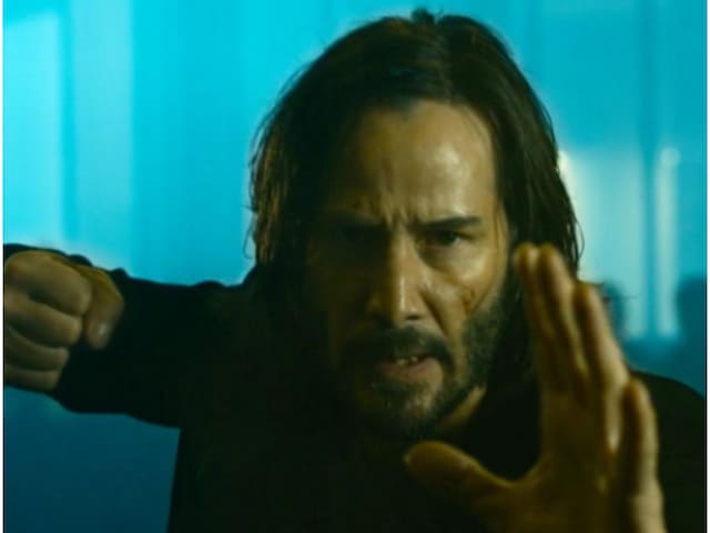 'Red Pill or Blue Pill': Keanu Reeves' The Matrix Resurrections Gives a ...