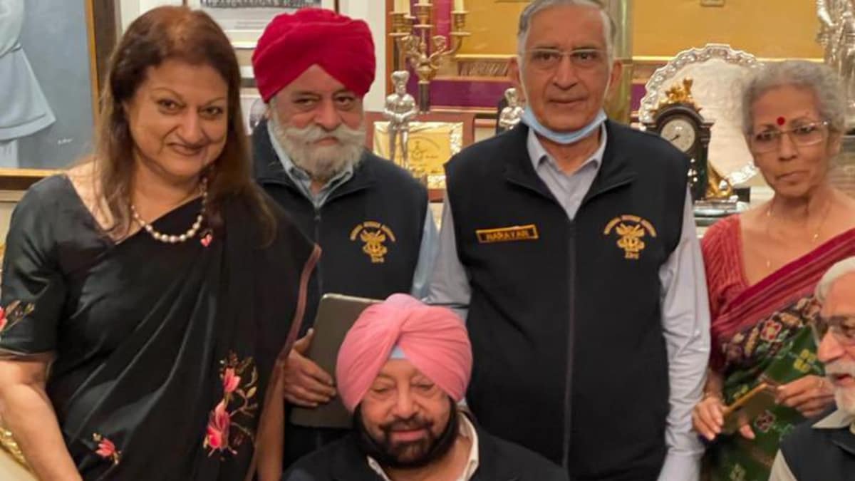 'O Gorey Gorey': Capt Amarinder Changes Tune Week After Hectic Politics, Turns Singer for NDA Batchmates