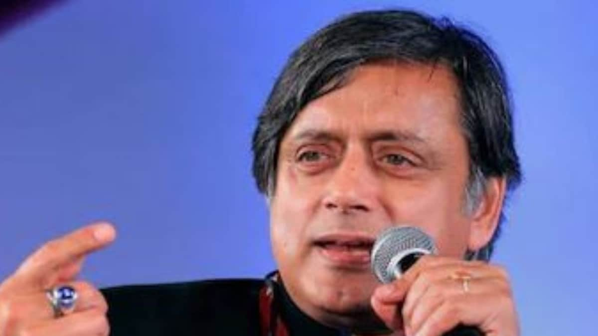 'Allodoxaphobia': Tharoor Drops 'Word of the Day' to Take Dig at BJP