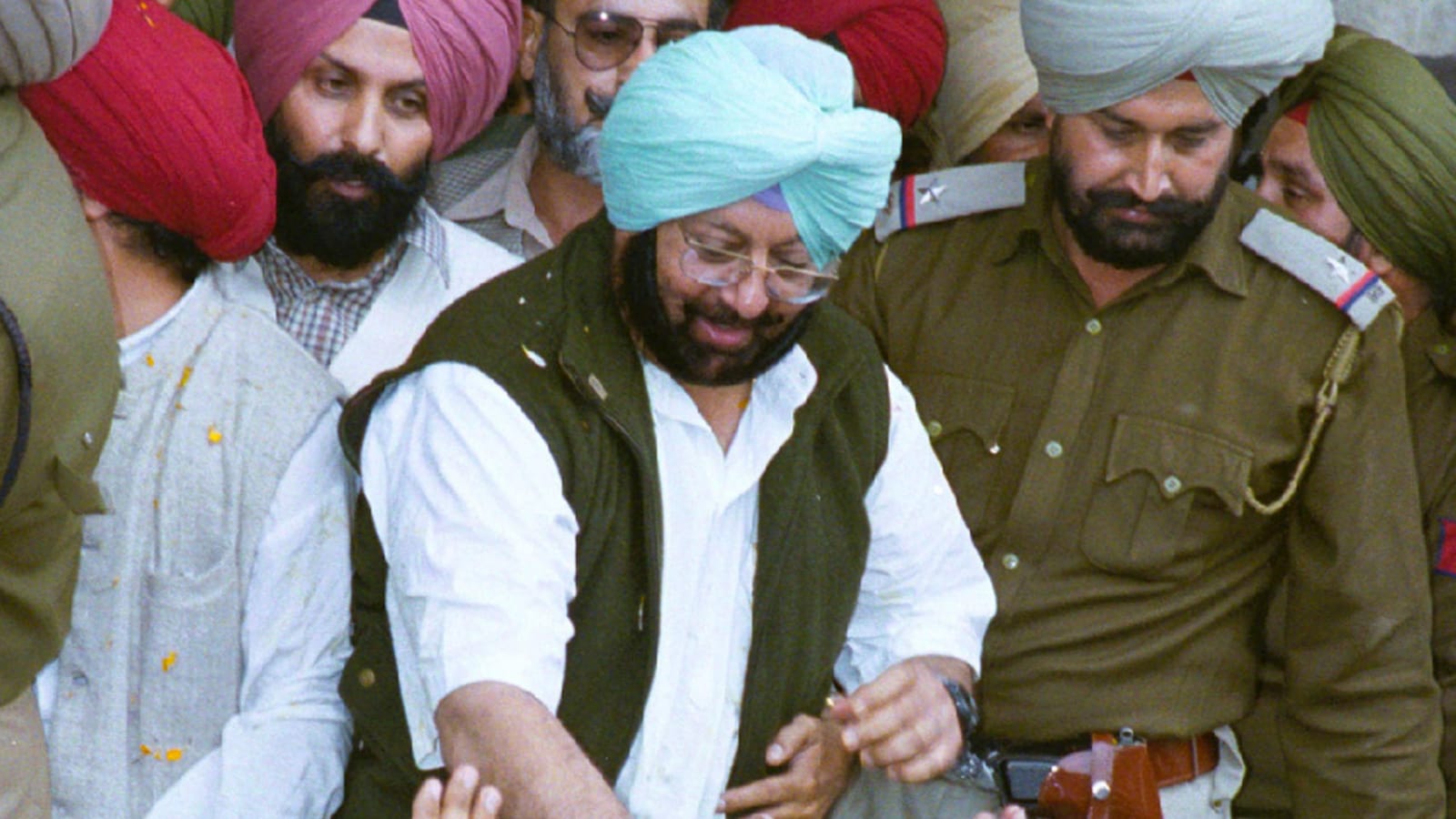 Shah news essay 08 picture