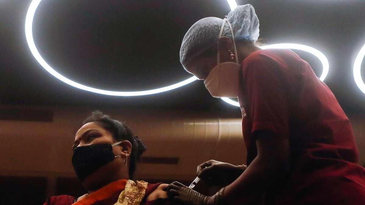 UK's Stand on Indian Vaccine Certificates is Arbitrary, Reeks of Colonial Bias