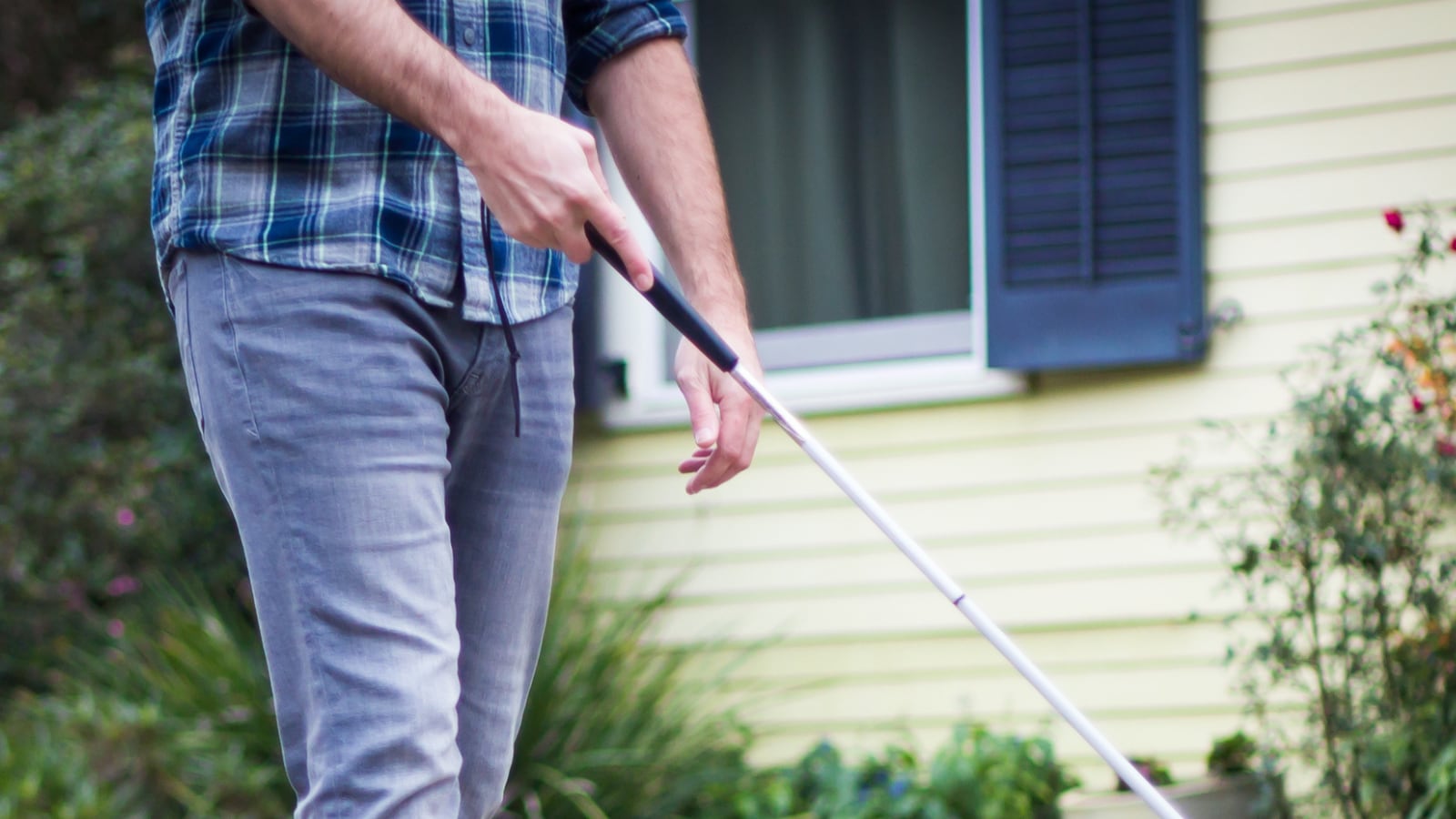 This Connected White Cane Helps Detect Nearby Obstacles For Visually