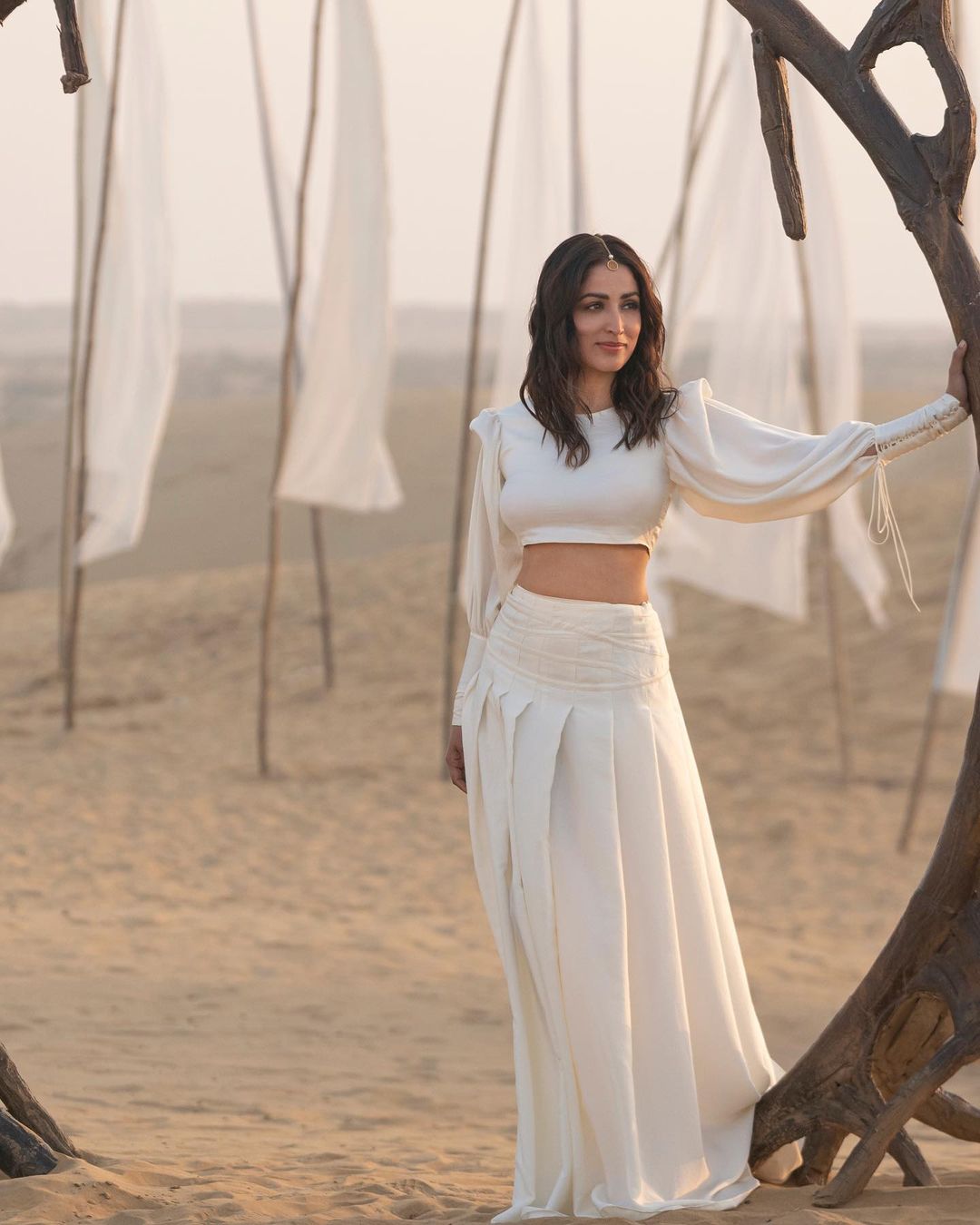 Yami Gautam looks stunning in the white crop top and matching skirt. 