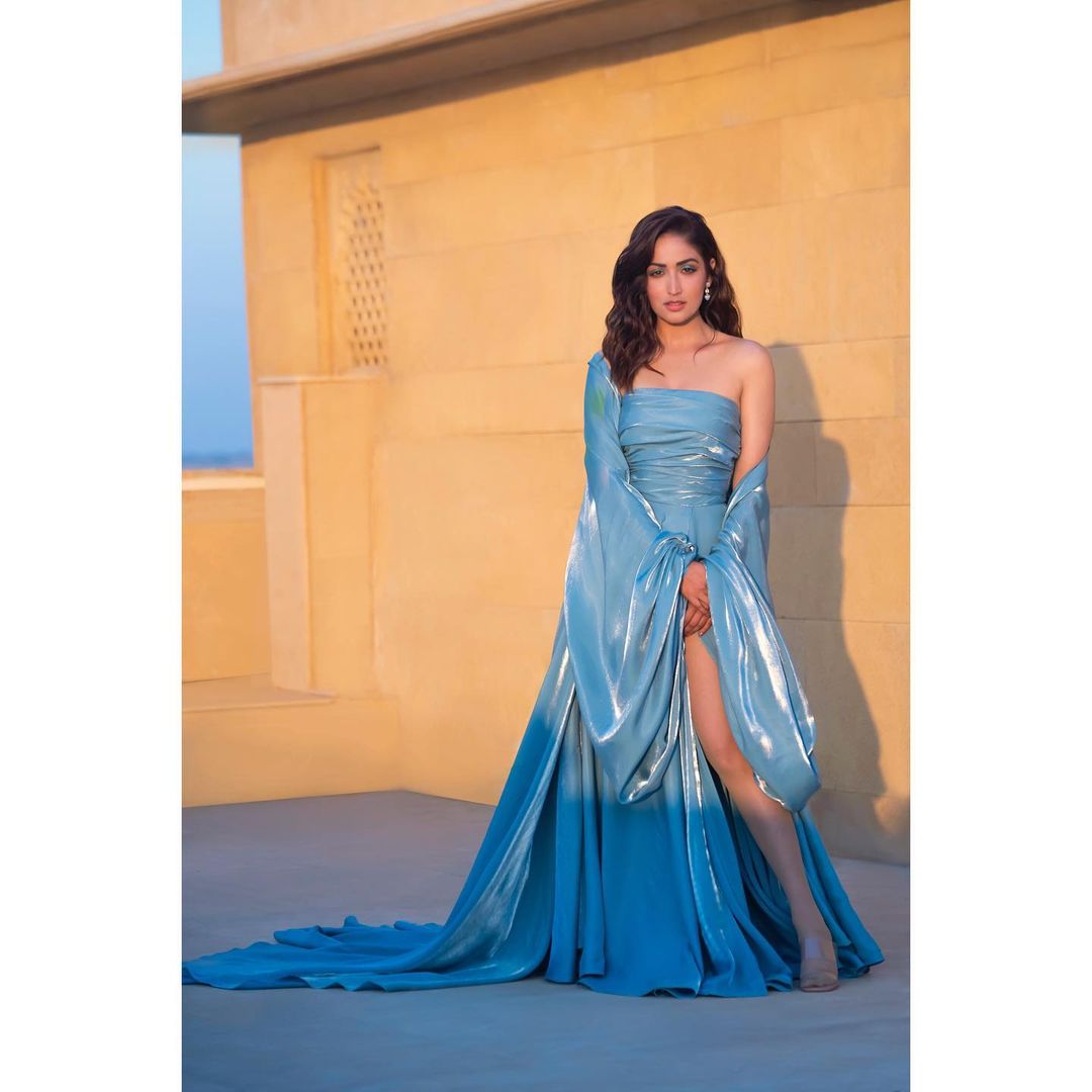 Yami Gautam looks sensuous in the blue high-slit gown.