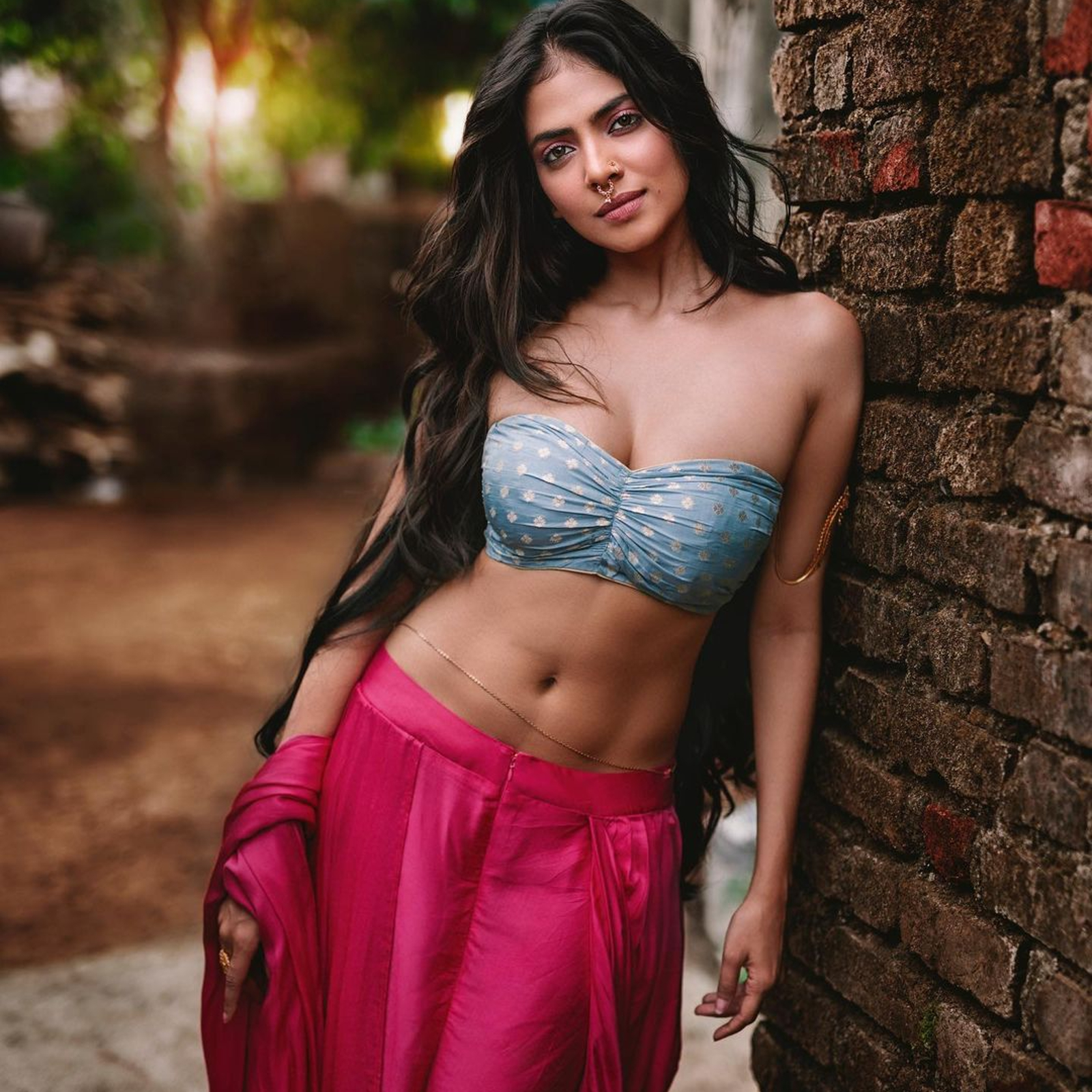 Malavika Mohanan Looks Hot In Tank Top And Skirt Take A Look At Her Drool Worthy Pics News18 1321