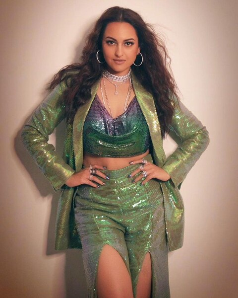 green emerald velvet dress Buy VDress Sonakshi Sinha Turkish Green Color Dress for Women (L) at  Amazon.in