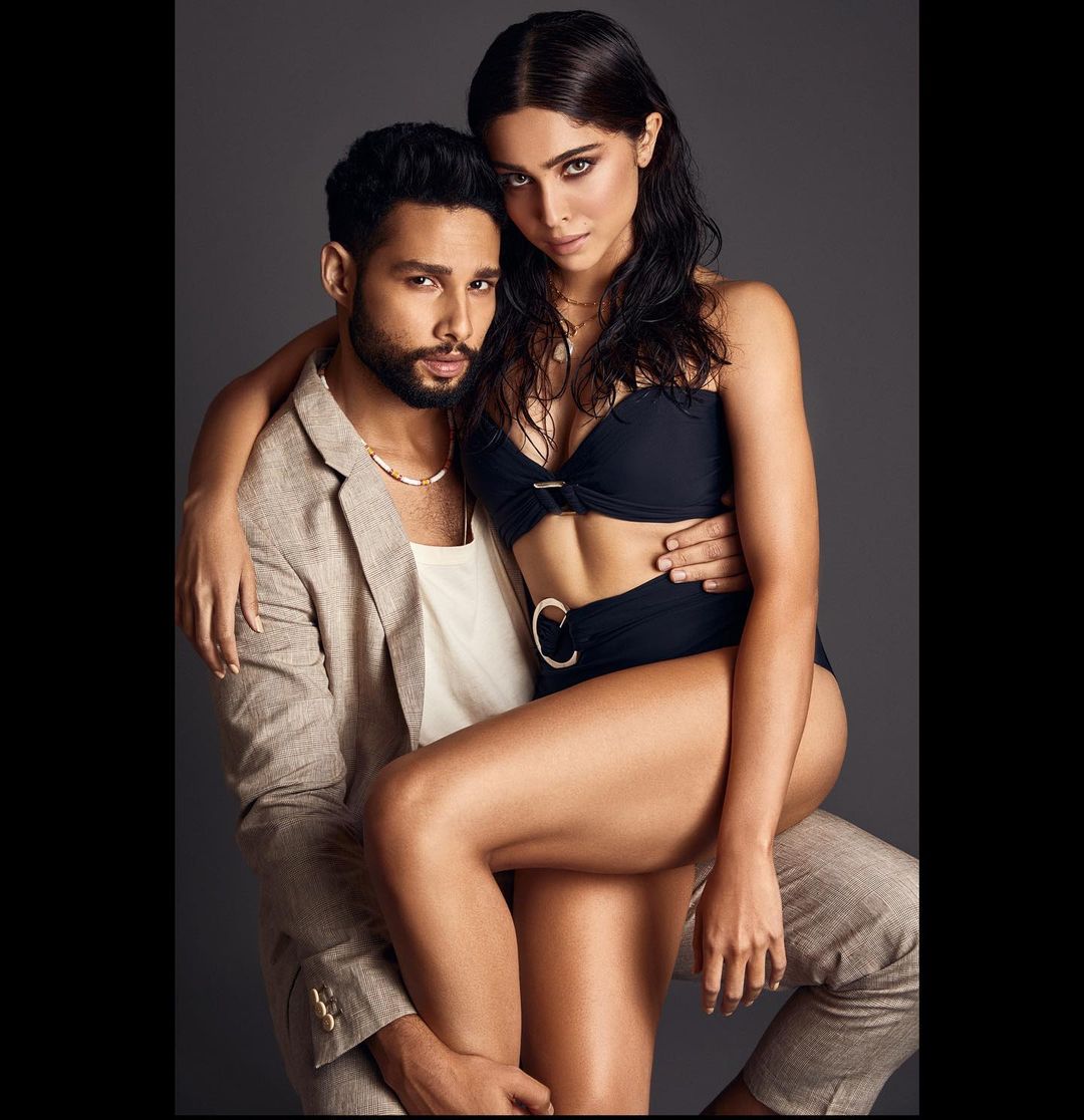 Sharvari Wagh Looks Sexy In Bodycon Top, Channels It With Co-Star Siddhant  Chaturvedi; See Pics - News18