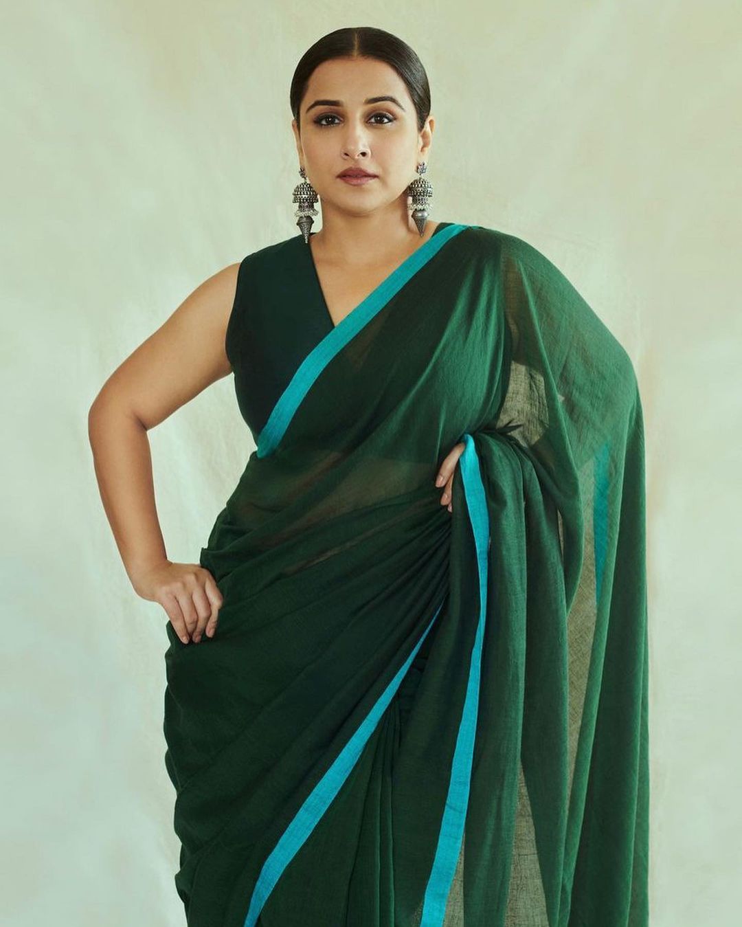 Vidya Balan Oozes Elegance In Green Handwoven Saree, Take A Look ...