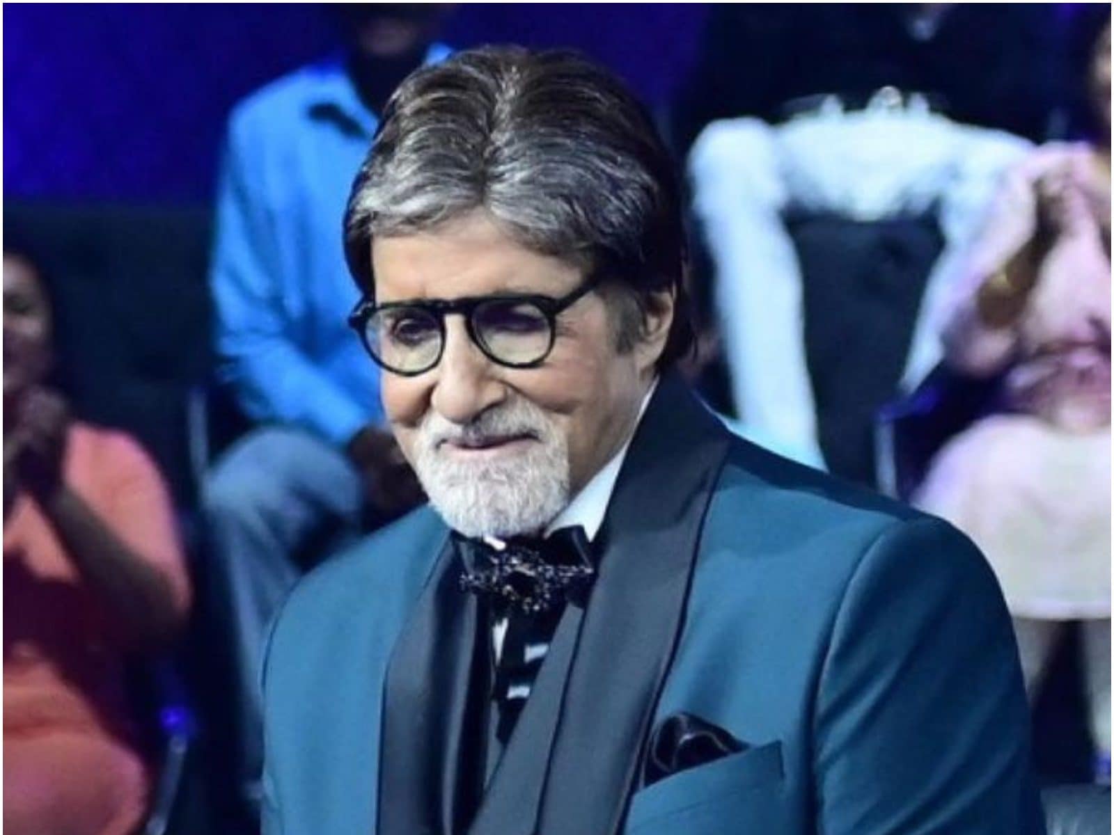 Kaun Banega Crorepati 14: Amitabh Bachchan on creating a fashion statement  with his dhoti-pant look, 'I found those pants very breezy and comfortable  to wear' - Times of India