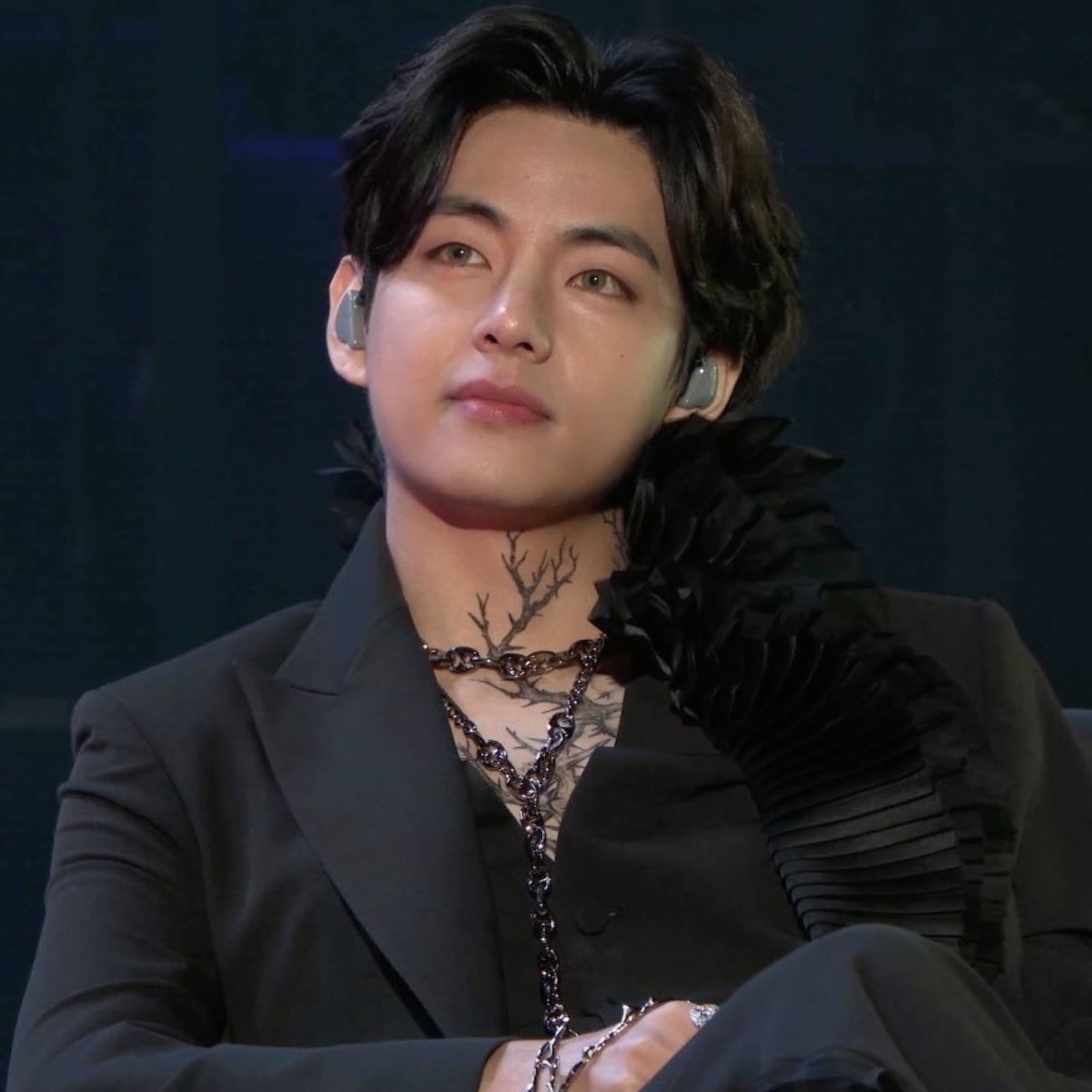 BTS' Kim Taehyung aka V Tests Positive for Covid-19; ARMY Wishes