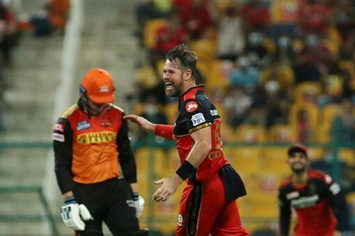 IPL 2021 Live Score, RCB vs SRH Match Updates: Three Quick Wickets Land Hyderabad in Trouble
