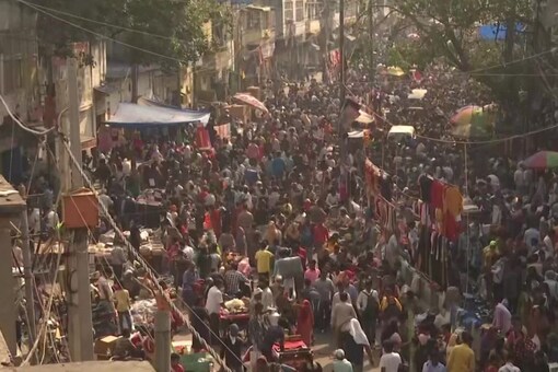 Huge footfall seen at Delhi's Sadar Bazaar market. (Image: ANI Twitter)