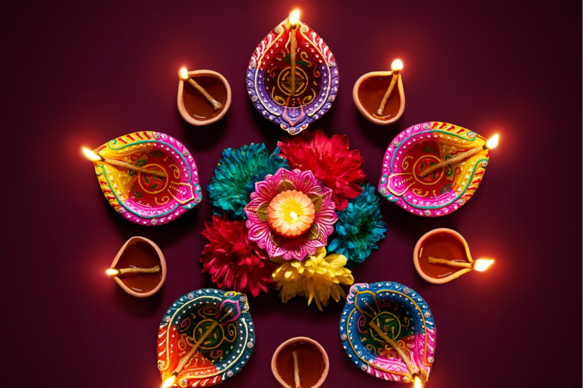 Diwali 2021: Know the Significance of 13 Diyas Used on Dhanteras