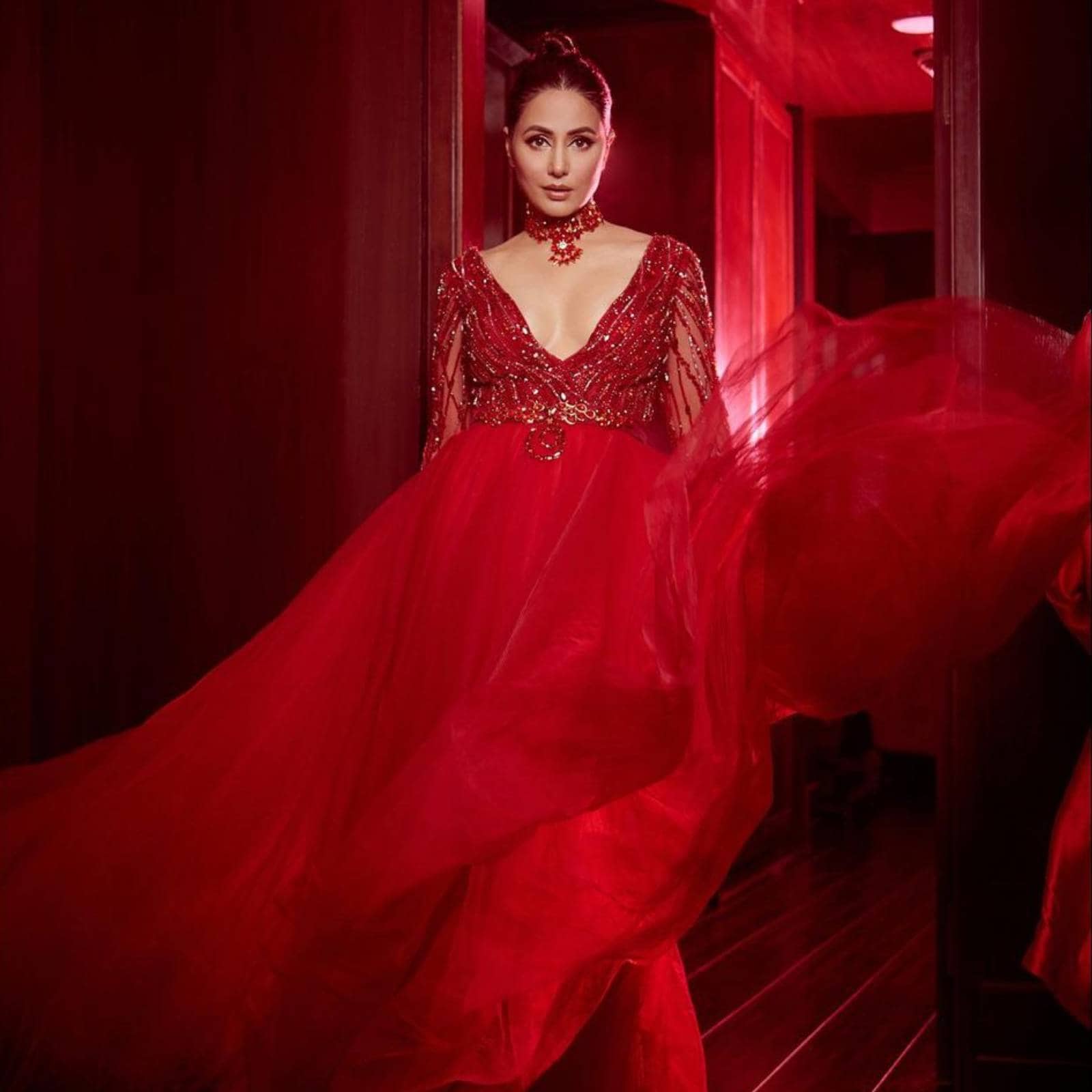 Hina Khan Makes Heads Turn In Glamorous Red Gown, See Look Sensational In These Pictures