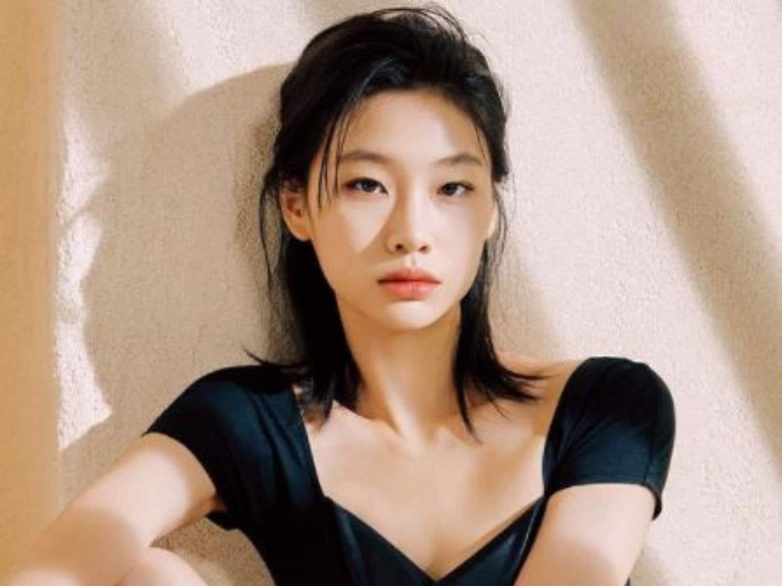 Squid Game - HoYeon Jung who plays Kang Sae-byeok is stunning model with  pop star pals - Mirror Online