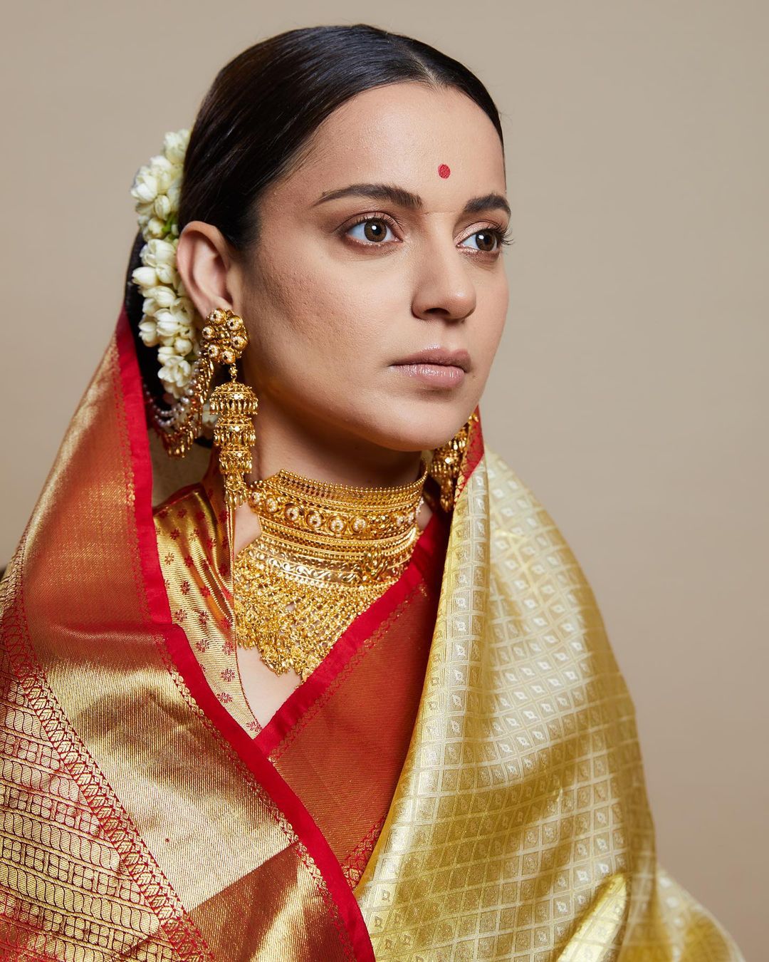 Kangana Ranaut Is A Picture Of Elegance In Gorgeous Saree As She ...