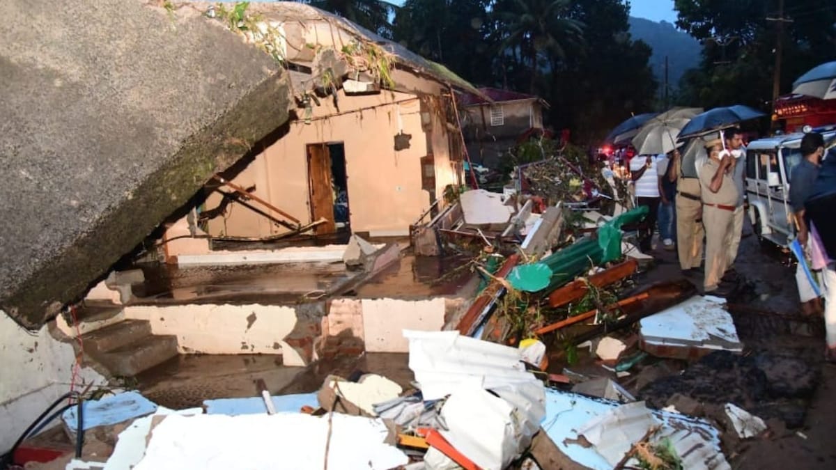 Kerala Floods: 25 Dead, CM Vijayan Urges for ‘Extreme Caution’; Heavy Downpour Likely Again from Oct 20