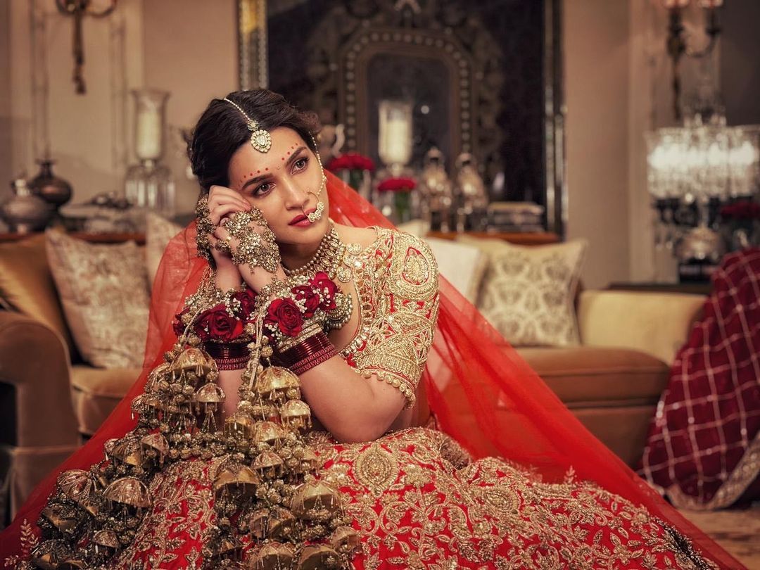Kriti Sanon Shines Bright In Orange Wedding Lehenga See The Divas Gorgeous Bridal Photoshoots