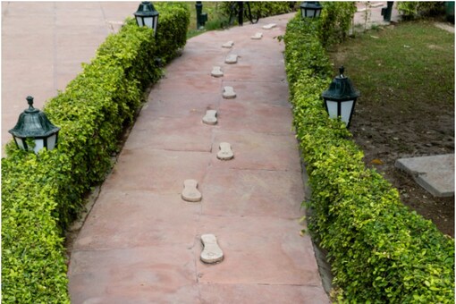 Passage laid out along the last steps taken by Mahatma Gandhi before his assassination at the Birla House in New Delhi. (Image: Shutterstock) 