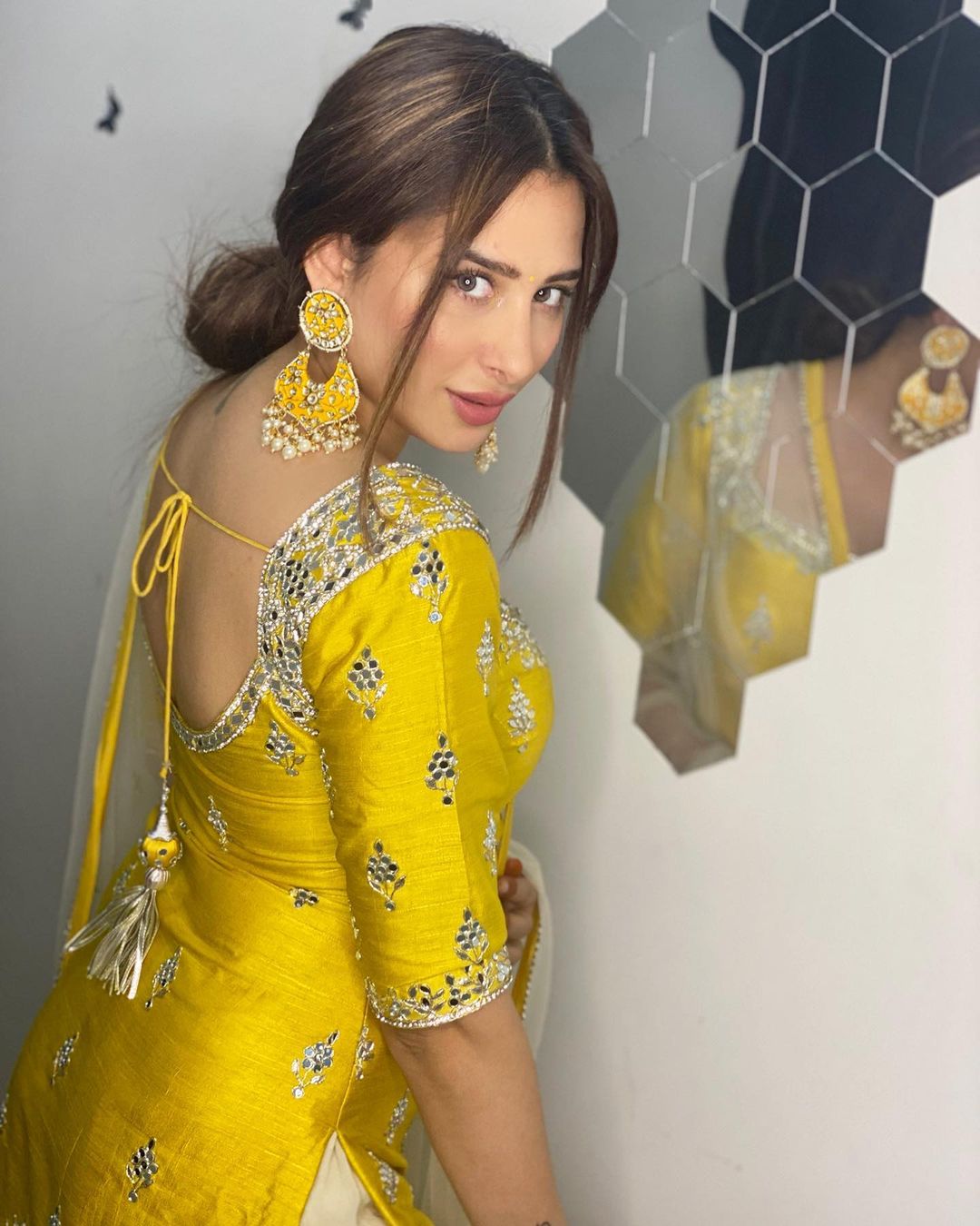 Mahira Sharma Looks Sensuous In Semi sheer Blue Saree Check Out Her Mahira Sharma Looks Sensuous In Semi sheer Blue Saree Check Out Her